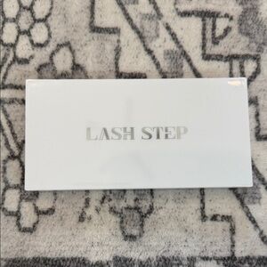 Lash Step White Makeup Palette